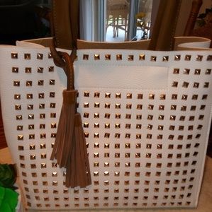NWOT/Beautiful studded handbag